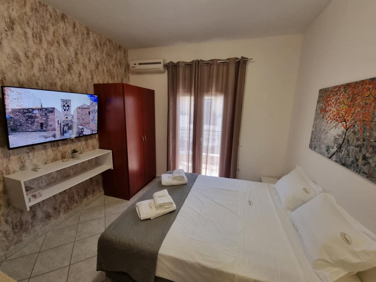 Premium Suites Ofrinion Exterior photo