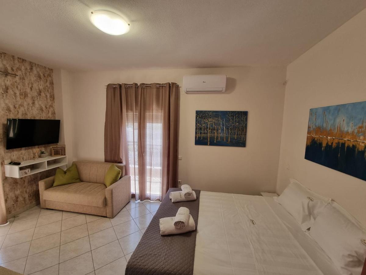 Premium Suites Ofrinion Exterior photo