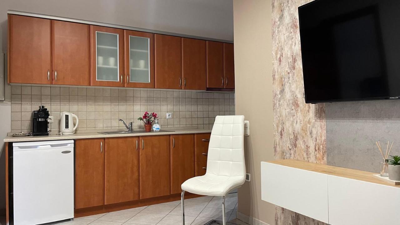 Premium Suites Ofrinion Exterior photo